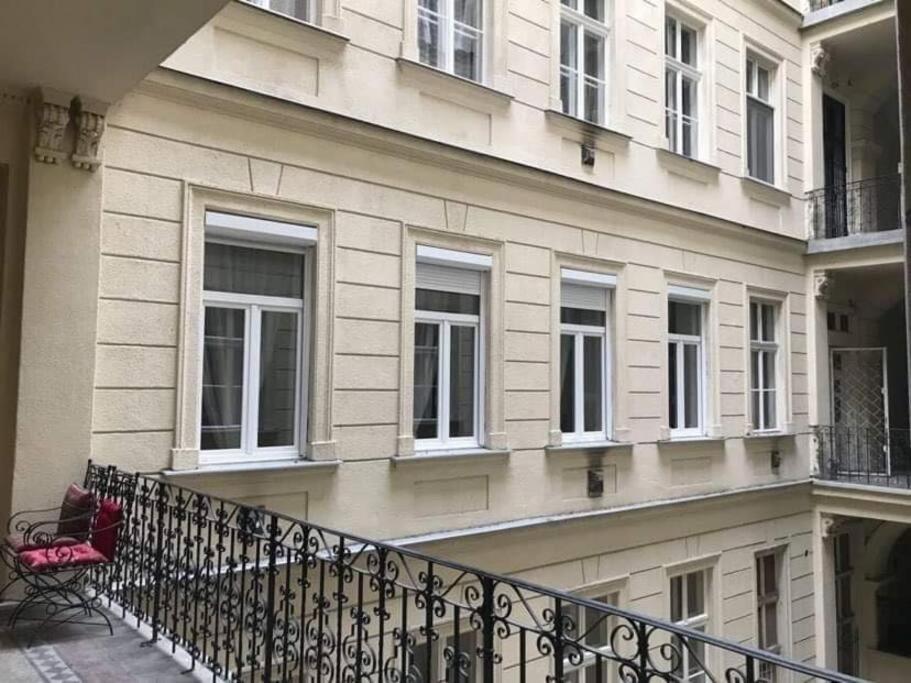 White Luxury Apartment Budapest Luaran gambar