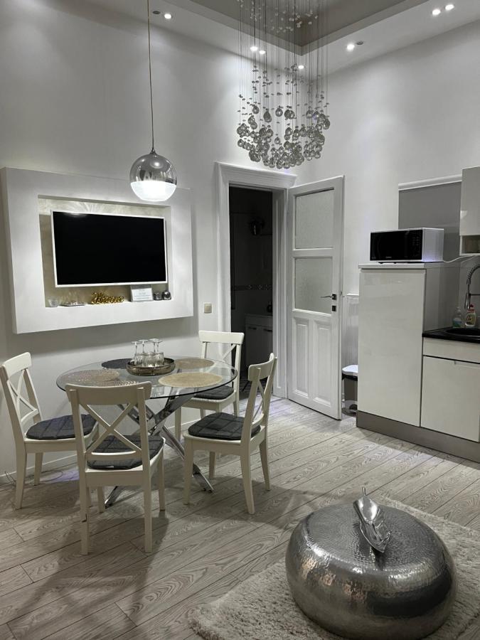 White Luxury Apartment Budapest Luaran gambar